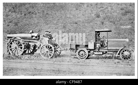 Motore pistola disegnato con Caterpillar piedi artiglieria ruote gunner cannon assedio arma linea anteriore del bombardamento bombardamento equipaggio della batteria Foto Stock