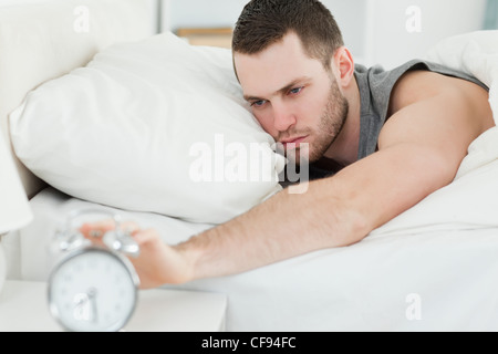 Uomo che sveglia Foto Stock