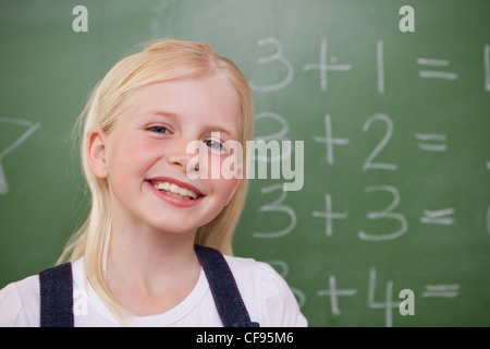 Blonde schoolgirl in posa Foto Stock