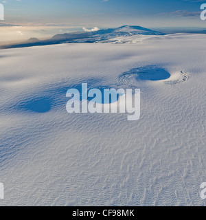 Area di Katla, un vulcano subglacial Myrdalsjokull sotto il tappo di ghiaccio, IcelandEyjafjallajokull e Fimmvorduhals visto in distanza. Foto Stock