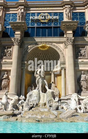 Replica della Fontana di Trevi dal Forum negozi per lo shopping di lusso Mall al Caesars Palace a Las Vegas Foto Stock