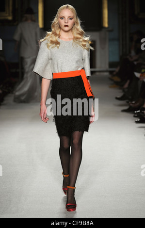 Roksanda Ilincic Londra pronto a indossare Autunno Inverno 2011 2012 Foto Stock