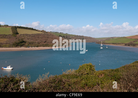 Giornata di sole sulla spiaggia di Bantham presso la foce del fiume Avon estuario in South Hams in Devon Foto Stock