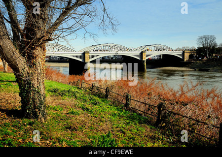 Barnes ponte ferroviario ,Fiume Tamigi West London Foto Stock