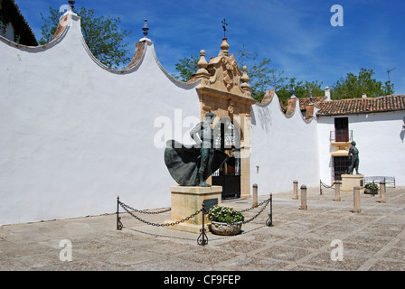 Statue di mattatori - Cayetano Ordonez e Antonio Ordonez fuori il Bullring, Ronda, provincia di Malaga, Andalusia. Foto Stock