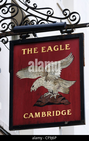 La Eagle pub segno, Benet Street, Cambridge, Inghilterra, Regno Unito Foto Stock
