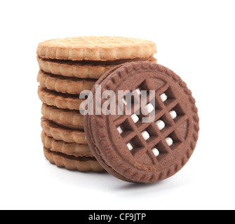 Riempite i cookie crema isolato su sfondo bianco Foto Stock