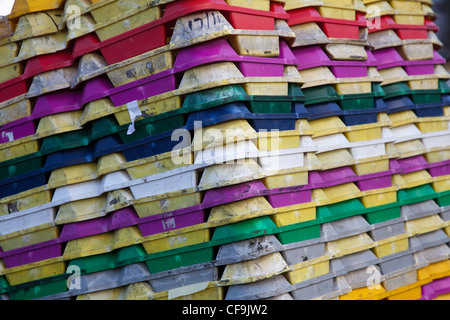 Barile vassoi di impilamento al Black Sheep Brewery, Masham, North Yorkshire Dales, Richmondshire, REGNO UNITO Foto Stock