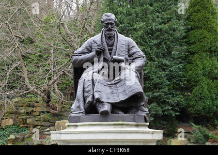 Sir William Thomson, Barone Kelvin di Largs, fisico e matematico, monumento in bronzo a Kelvingrove Park, Glasgow, Scozia, Regno Unito Foto Stock