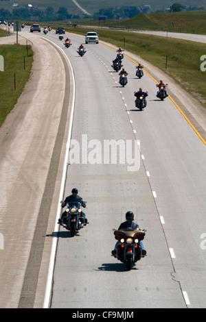 Motocicli e Autoveicoli viaggi sulla I-90 durante Sturgis Motorcycle rally settimana ad ovest di Spearfish, Dakota del Sud, STATI UNITI D'AMERICA Foto Stock