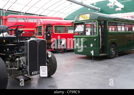 London bus mostra di Brooklands Museum - home di Concorde. Foto Stock