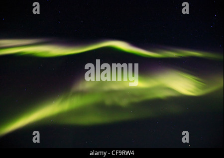Tempesta solare esplosione, luci del nord nell'artico Alaska cielo d'inverno. Foto Stock