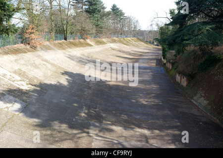 L'originale Racing via a Brooklands Motor Racing circuito. Foto Stock