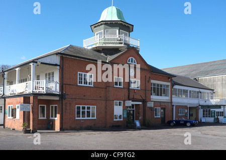 La clubhouse a Brooklands Motor Museum, Weybridge, Surrey Foto Stock