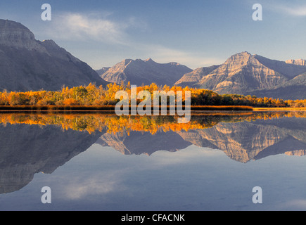 Maskinonge Lake, il Parco Nazionale dei laghi di Waterton, Alberta, Canada. Foto Stock