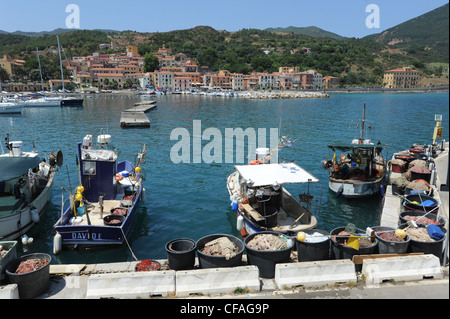 Italia, Isola d'Elba, Isola d'Elba, Toscana, Rio Marina, Porto, porto, villaggio, barche, mare Foto Stock