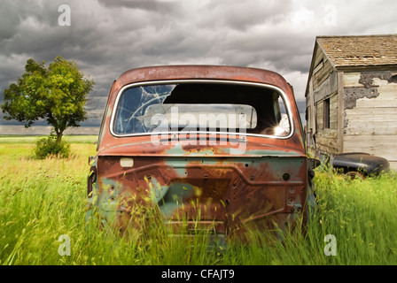 Auto abbandonate, southern Saskatchewan, Canada. Foto Stock