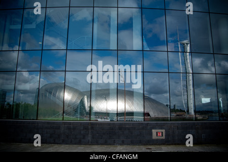 Glasgow gara ratto concorrenti lungo il lato del centro scientifico e i max Foto Stock