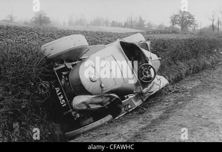 Vauxhall principe Henry si è schiantato in Hedge, Bromsgrove 1912 Foto Stock