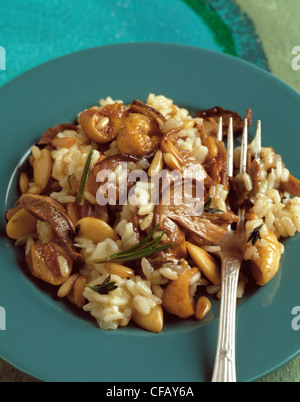 Fungo - risotto con mandorle e fichi secchi (Risotto con frutta e funghi) Foto Stock