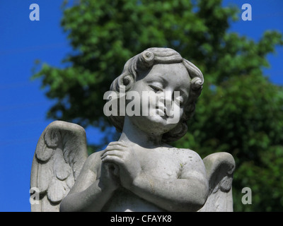 Angelo, ragazze, ali, cimitero, dolore, albero, cielo, blu Foto Stock