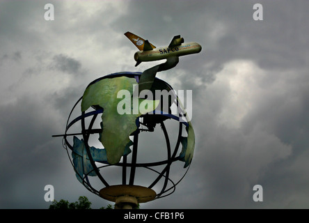 Compagnia aerea africana globe e modello di aeroplano Foto Stock