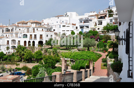 Spagna Andalusia Frigiliana - uno dei pueblos blancos o "villaggi bianchi" costruita ai piedi della Sierra Nevada Foto Stock