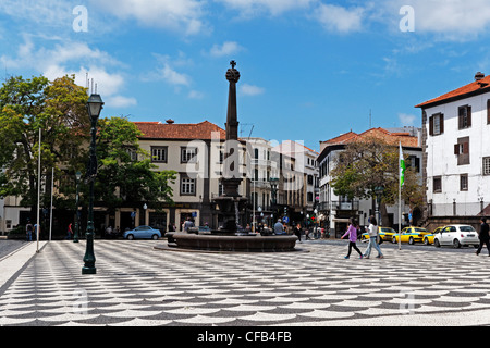 L'Europa, Portogallo, Republica Portuguesa, Madera, Funchal, Praca do Municipio, scene di strada, beh, la costruzione, la costruzione, il luogo Foto Stock