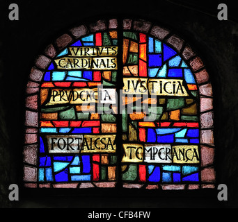 Barcellona, Spagna. Chiesa di St Jaume / Esglesia de Sant Jaume in Carrer de Ferran. Finestra di vetro colorato Foto Stock