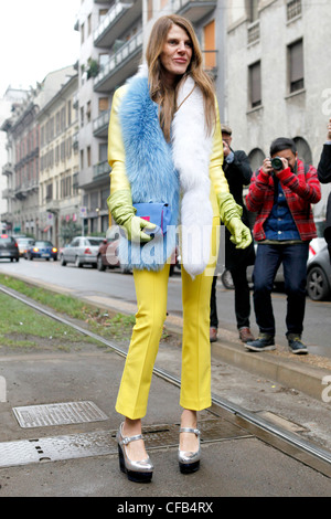 MilanStreet StyleAutumnWinter 20112012giapponese editor di Vogue, Anna Dello Russo Foto Stock