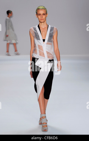 Narciso Rodriguez New York pronto a WearSpringSummer 2012 Foto Stock