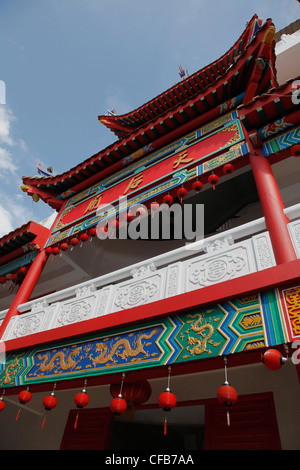 Viste di templi e botteghe di area di Chinatown di Kuching, Borneo Malaysia Foto Stock