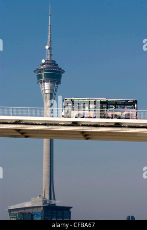 Cina - Macau SAR Macau Tower Convention & Entertainment Center & Sai Van Bridge Foto Stock