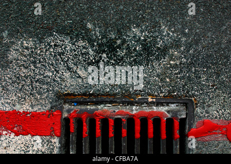 Dipinto di rosso per le linee non mostrano il parcheggio sulla strada Foto Stock