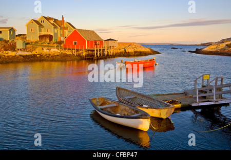 Tramonto sul villaggio di pescatori, Peggy's Cove, Nova Scotia, Canada Foto Stock