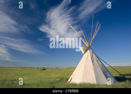 Tepee nella prateria, Wanuskewin Heritage Park, Saskatoon, Saskatchewan, Canada Foto Stock