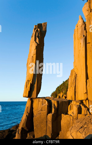 La roccia di equilibratura Long Island NovScotiCanadnear Foto Stock