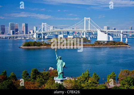 Giappone, Asia, Tokyo, città, Odaiba, distretto, Statua della Libertà, il Ponte di Arcobaleno, Baia Blu, bridge, chiaro, famosa fiamma, libertà, Foto Stock