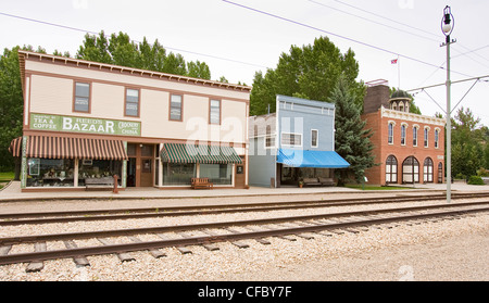 Edifici storici e i binari del tram, Fort Edmonton, Edmonton, Alberta Foto Stock