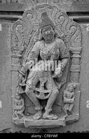 Il carving a Shri bhiravnath tempio del Signore Shiva a Kikli, Maharashtra, India Foto Stock