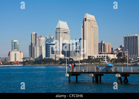 Stati Uniti d'America, Stati Uniti, America, California, San Diego, City e il centro cittadino, da Coronado, penisola, bay, downtown, pier, skyline Foto Stock