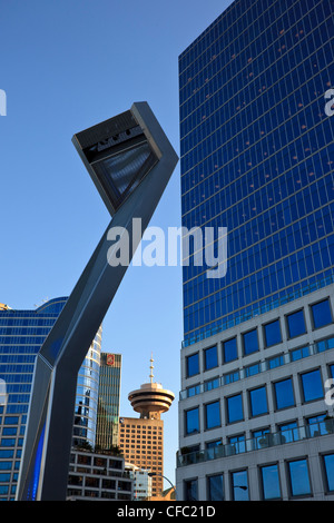 Torri di uffici di fronte al nuovo Centro Congressi nel centro cittadino di Vancouver, British Columbia, Canada. Foto Stock