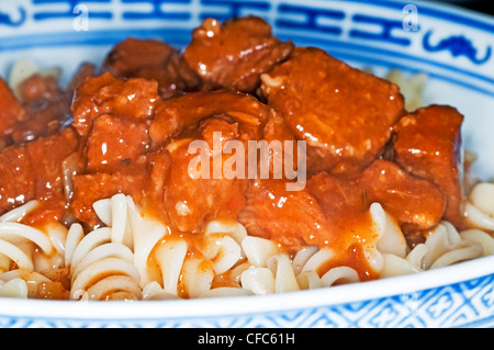 Gulasch di manzo con tagliatelle Foto Stock