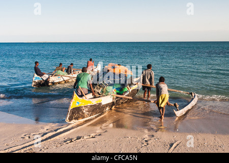 Andare a pesca in Anakao, Madagascar meridionale Foto Stock