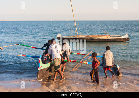 Andare a pesca in Anakao, Madagascar meridionale Foto Stock