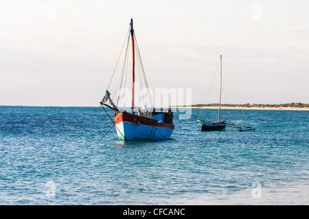 Vezo dhow al largo della costa di Anakao, Madagascar meridionale Foto Stock