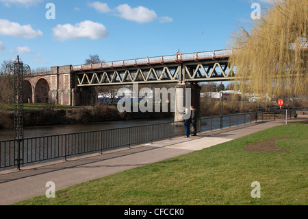 Ponte Ferroviario sul fiume Severn, Worcester, Regno Unito Foto Stock