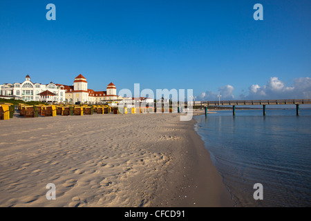 Vista sulla spiaggia al Spa Hotel, Binz località balneare, Ruegen isola, Mar Baltico, Meclemburgo-Pomerania Occidentale, Germania Foto Stock