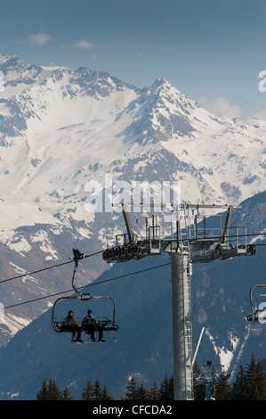 Ski seggiovia a Courchevel, Tre Valli ski area, Francia Foto Stock