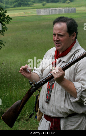 Attore dimostrare moschetto fucile Fort necessità National Battlefield Pennsylvania sudoccidentale Foto Stock